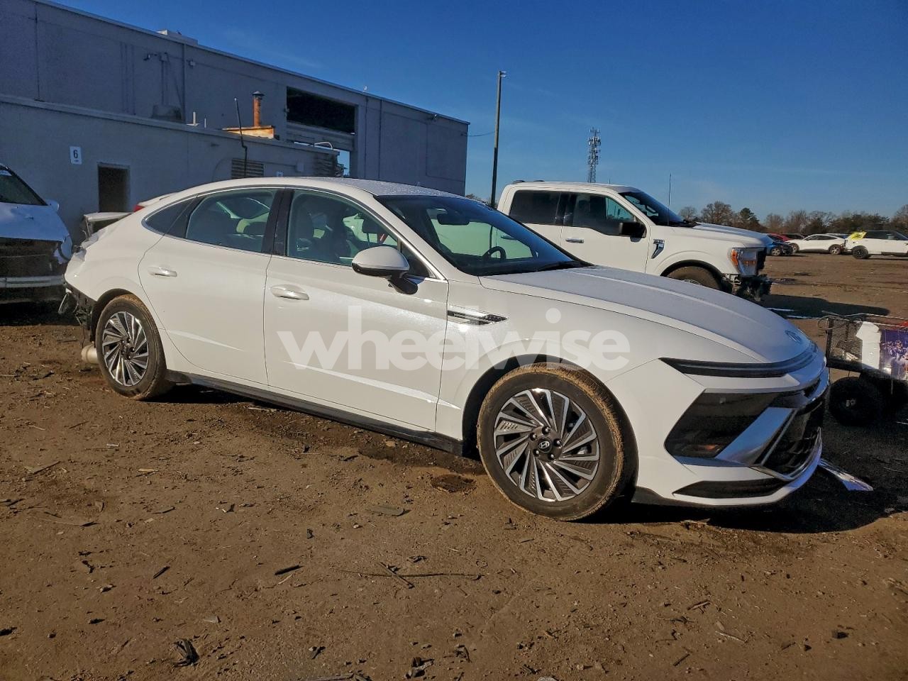 Photo 4 of 2025 HYUNDAI SONATA HYBRID (VIN KMHL34JJ7SA129512)