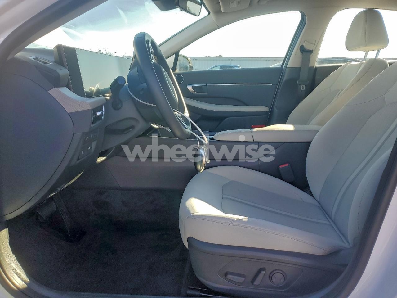 Photo 7 of 2025 HYUNDAI SONATA HYBRID (VIN KMHL34JJ7SA129512)