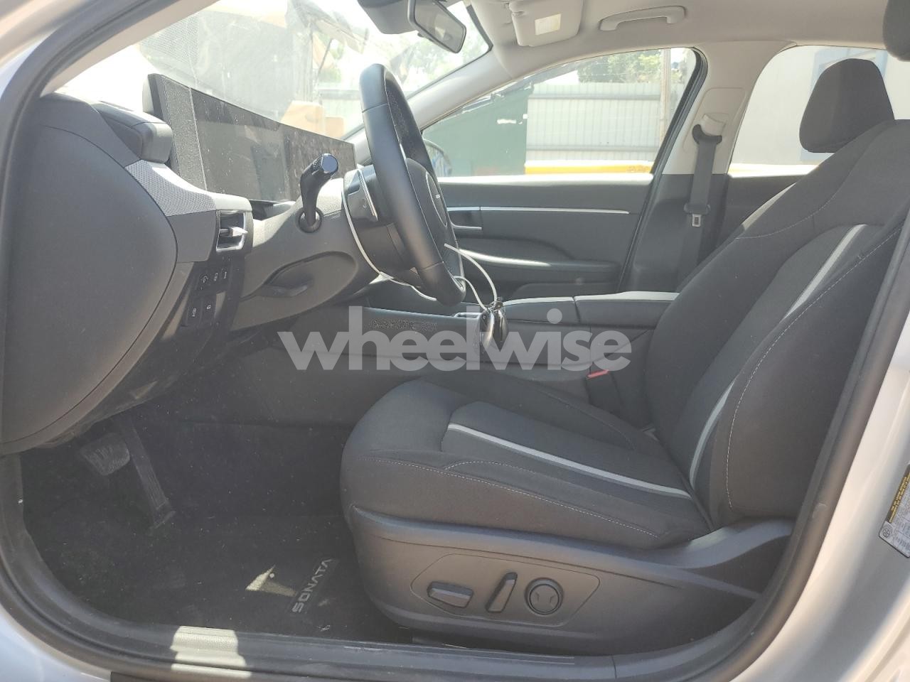 Photo 7 of 2024 HYUNDAI SONATA HYBRID (VIN KMHL34JJ8RA099172)