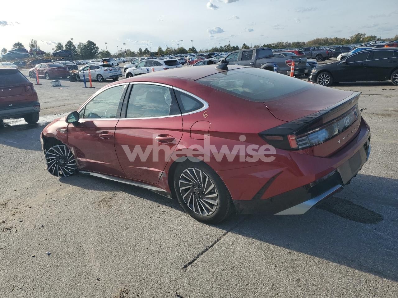 Photo 2 of 2025 HYUNDAI SONATA HYBRID (VIN KMHL34JJ9SA108175)