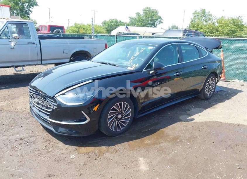 Photo 2 of 2023 Hyundai Sonata HYBRID LIMITED (VIN KMHL54JJ4PA079640)