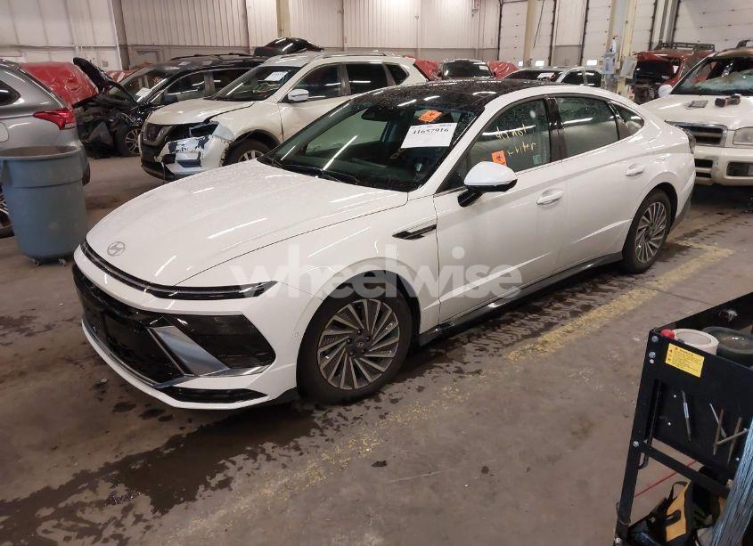 Photo 2 of 2024 Hyundai Sonata HYBRID LIMITED (VIN KMHL54JJ8RA091325)