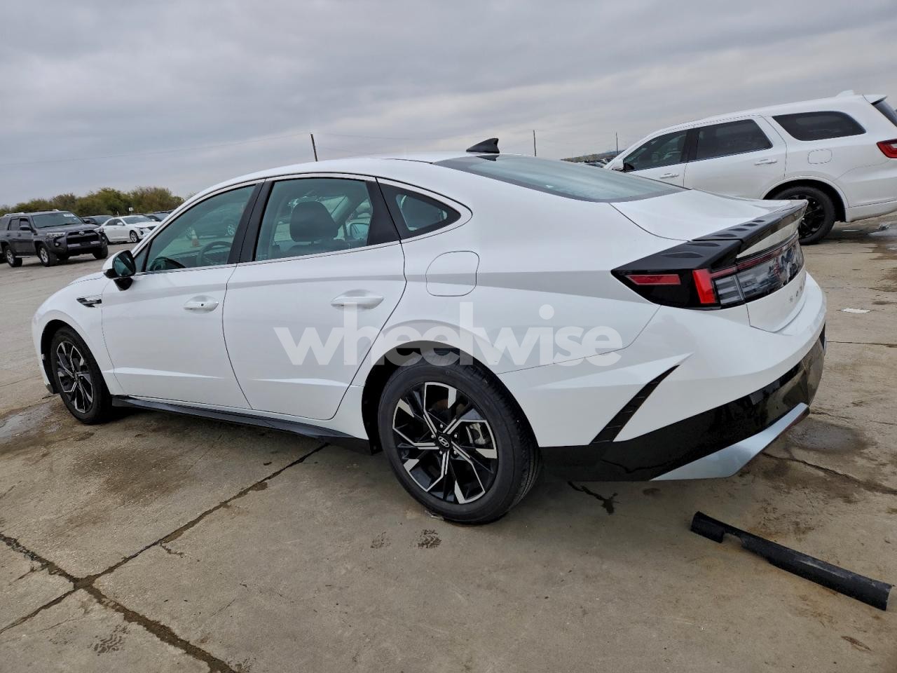 Photo 2 of 2024 HYUNDAI SONATA SEL (VIN KMHL64JA1RA400355)