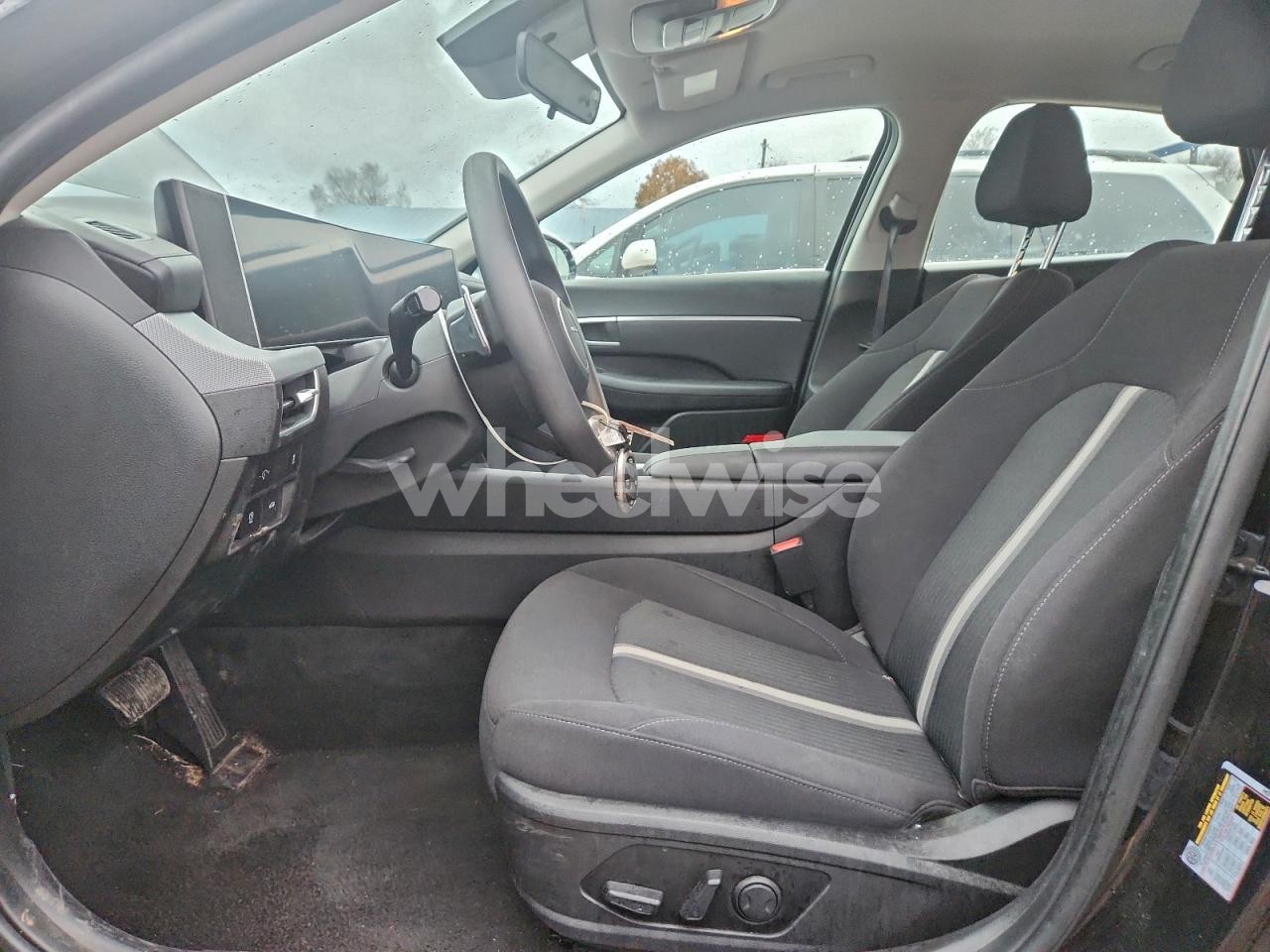 Photo 7 of 2025 HYUNDAI SONATA SEL (VIN KMHL64JA1SA429540)