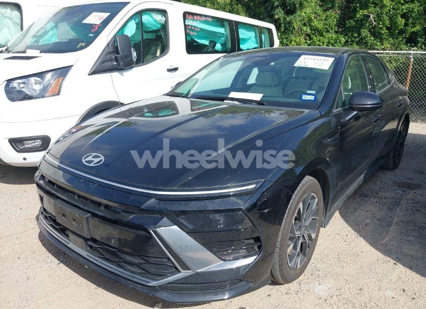 Photo 2 of 2025 Hyundai Sonata SEL (VIN KMHL64JA1SA437721)