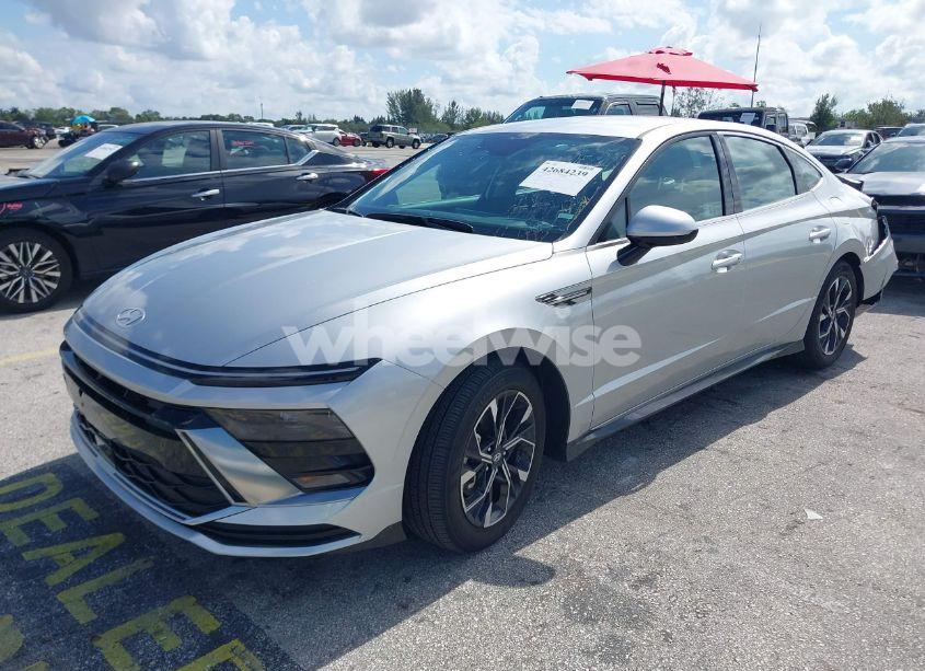 Photo 2 of 2025 Hyundai Sonata SEL (VIN KMHL64JA1SA448704)