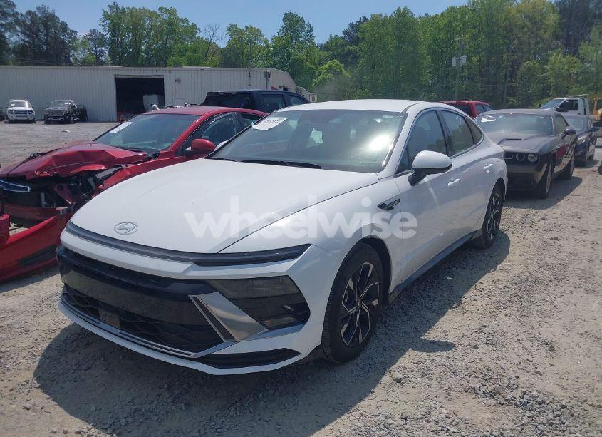 Photo 2 of 2025 Hyundai Sonata SEL (VIN KMHL64JA2SA464443)