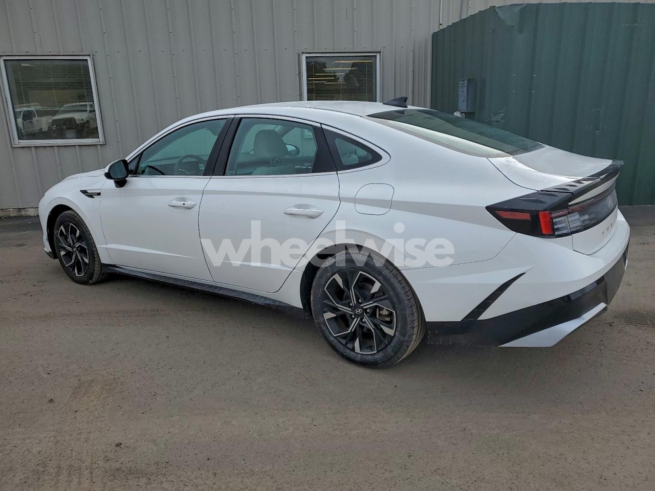 Photo 2 of 2024 HYUNDAI SONATA SEL (VIN KMHL64JA3RA391349)