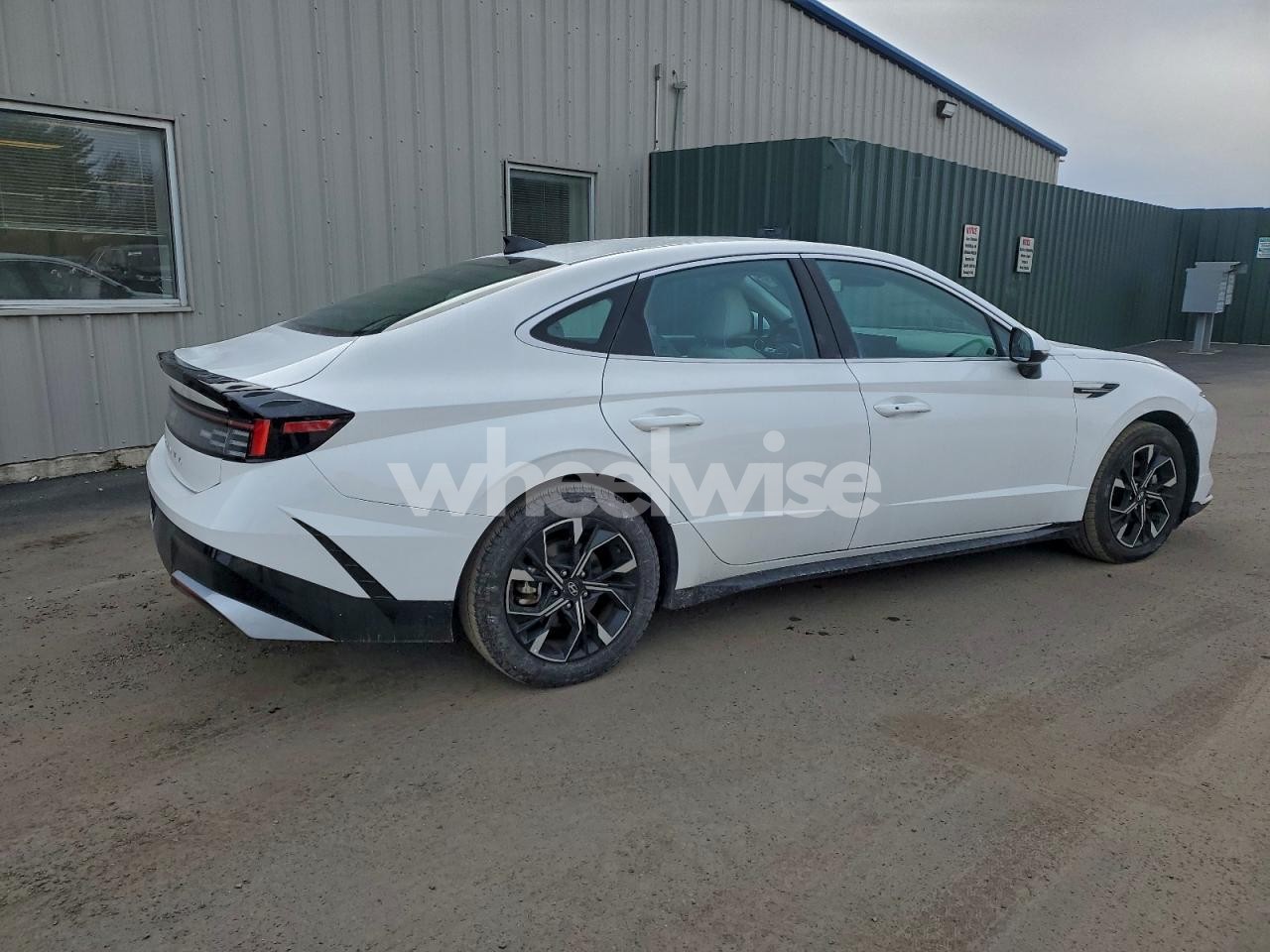 Photo 3 of 2024 HYUNDAI SONATA SEL (VIN KMHL64JA3RA391349)