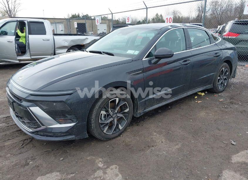 Photo 2 of 2025 Hyundai Sonata SEL (VIN KMHL64JA4SA431699)