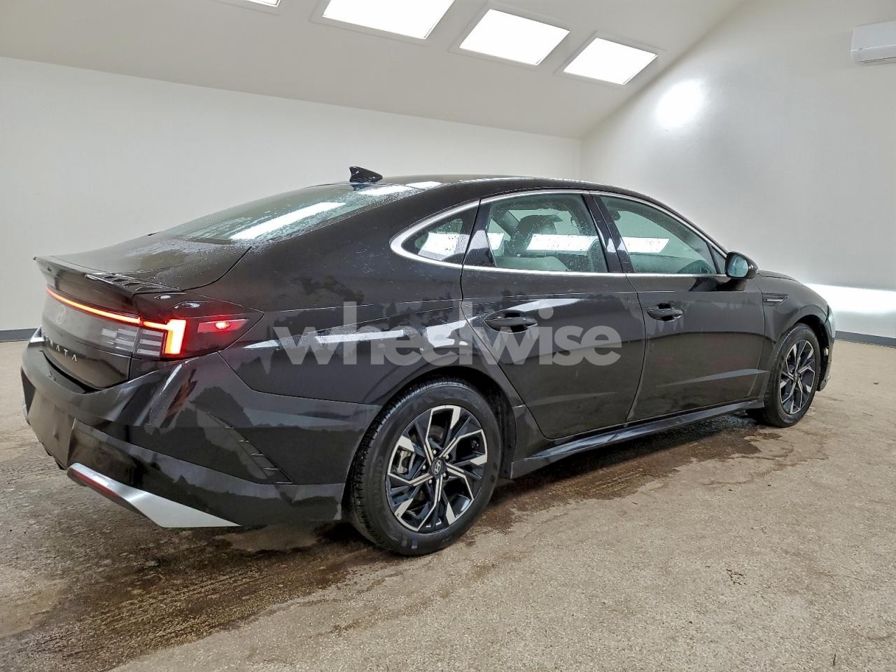 Photo 3 of 2025 HYUNDAI SONATA SEL (VIN KMHL64JA6SA470844)