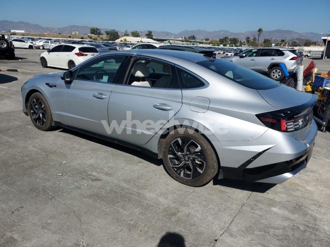 Photo 2 of 2025 HYUNDAI SONATA SEL (VIN KMHL64JA6SA514454)