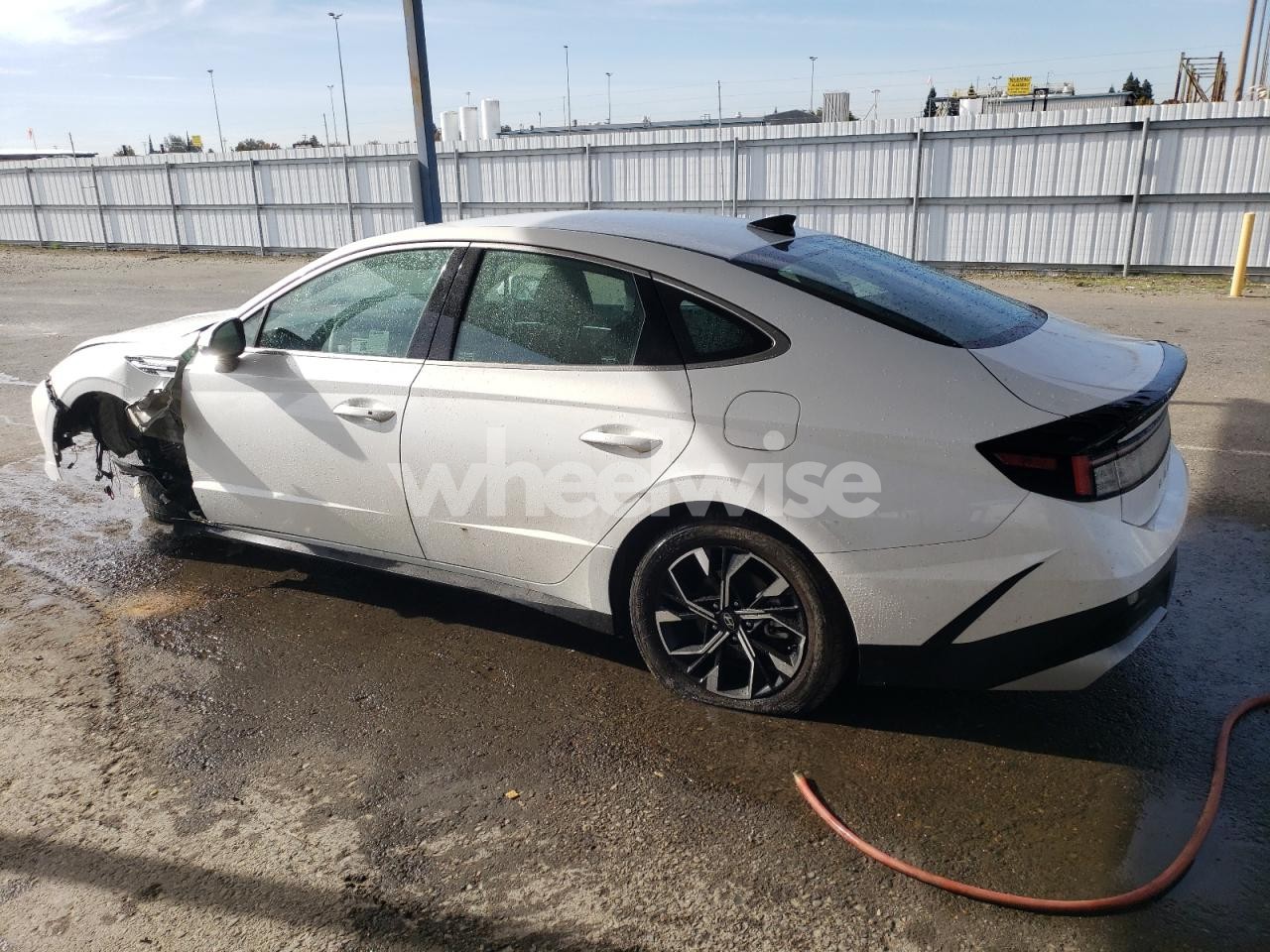 Photo 2 of 2025 HYUNDAI SONATA SEL (VIN KMHL64JA7SA473588)