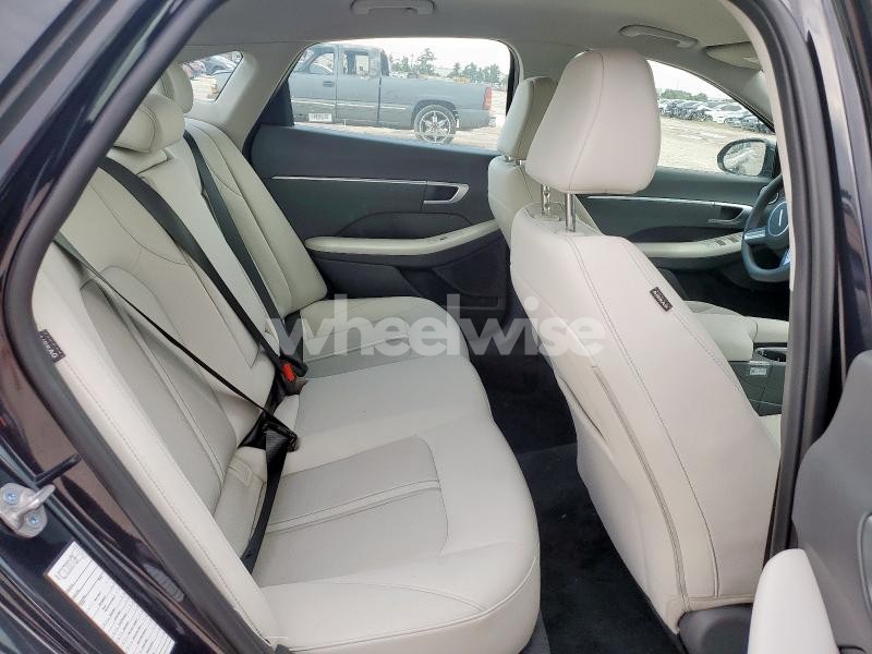 Photo 4 of 2025 HYUNDAI SONATA SEL (VIN KMHL64JA8SA460753)