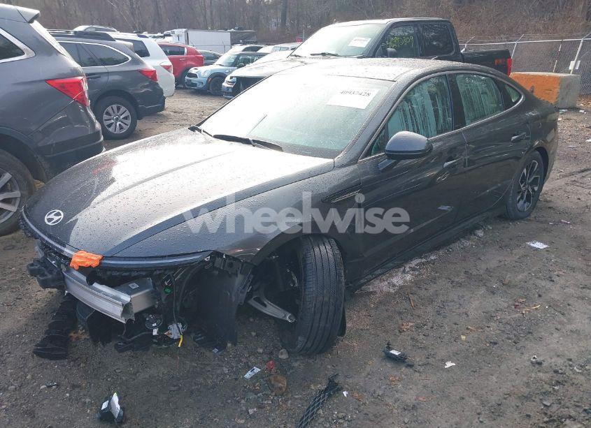 Photo 2 of 2024 Hyundai Sonata SEL (VIN KMHL64JA9RA381814)