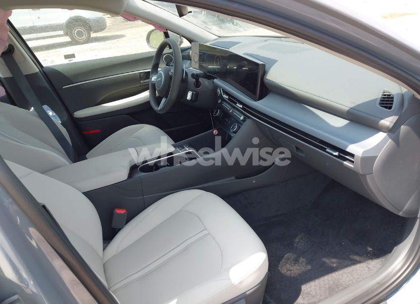 Photo 5 of 2025 Hyundai Sonata SEL (VIN KMHL64JAXSA452394)