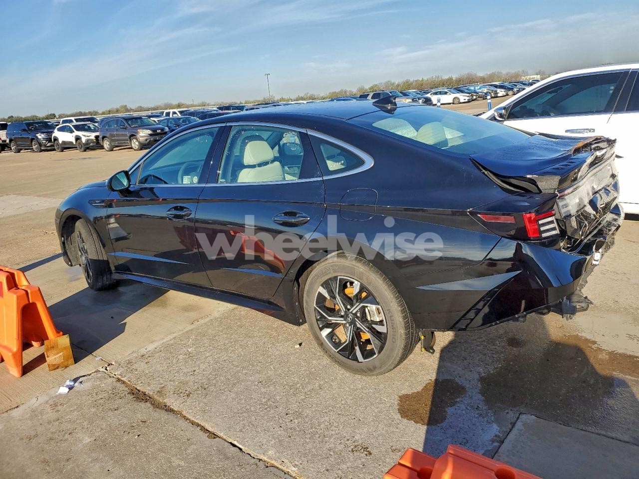 Photo 2 of 2025 HYUNDAI SONATA SEL (VIN KMHL64JAXSA457658)