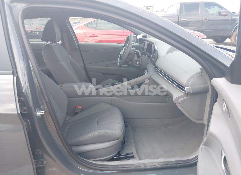 Photo 5 of 2024 Hyundai Elantra SE (VIN KMHLL4DG0RU784796)