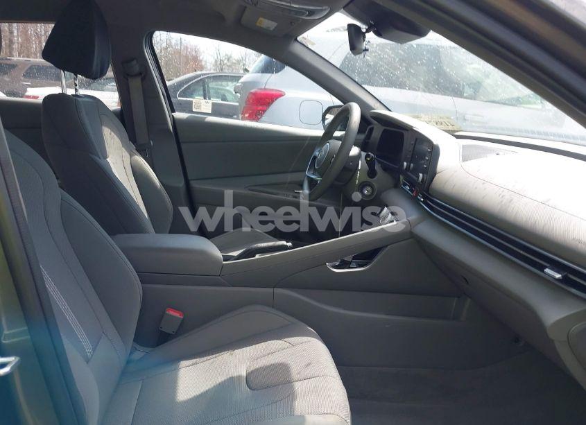 Photo 5 of 2025 Hyundai Elantra SE (VIN KMHLL4DG0SU855615)