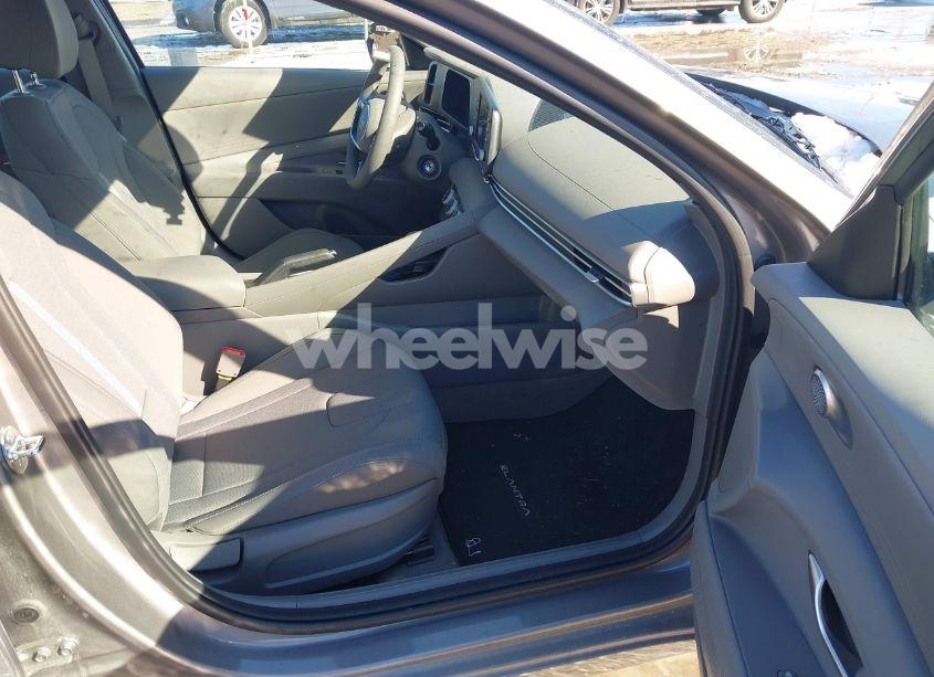 Photo 5 of 2024 Hyundai Elantra SE (VIN KMHLL4DG2RU826658)