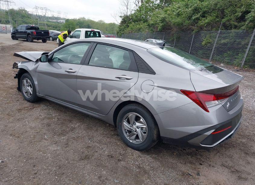 Photo 3 of 2025 Hyundai Elantra SE (VIN KMHLL4DG2SU938379)