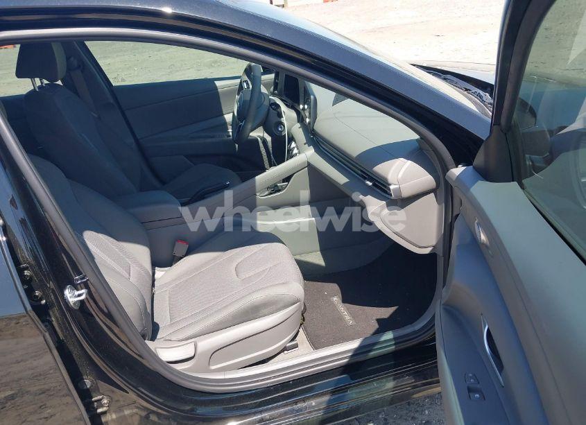 Photo 5 of 2024 Hyundai Elantra SE (VIN KMHLL4DG3RU832968)