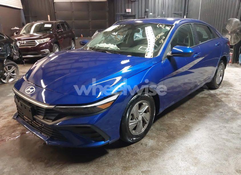 Photo 2 of 2024 Hyundai Elantra SE (VIN KMHLL4DG8RU820329)