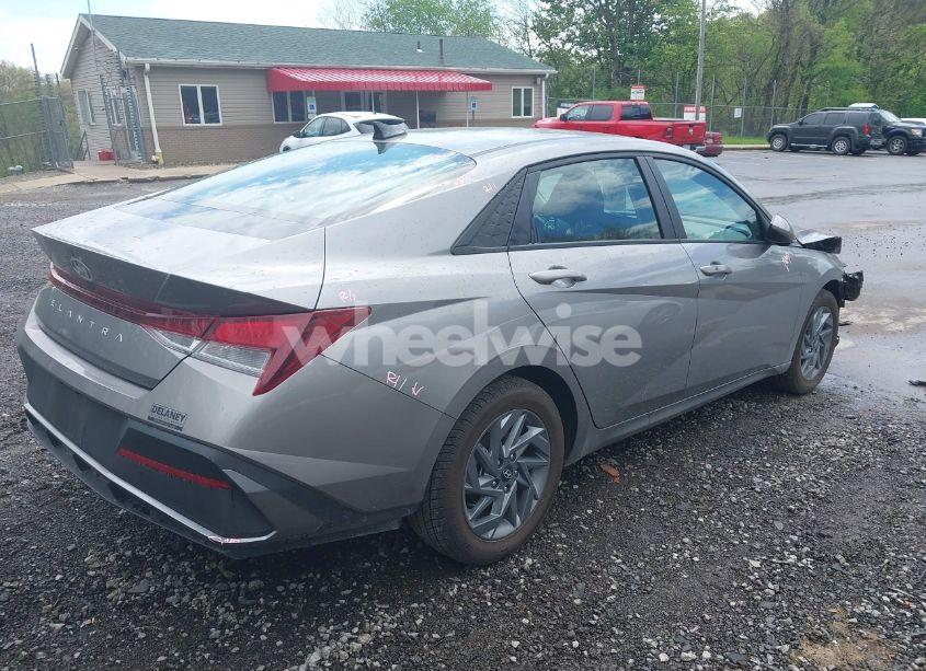 Photo 4 of 2024 Hyundai Elantra SEL (VIN KMHLM4DG1RU658587)