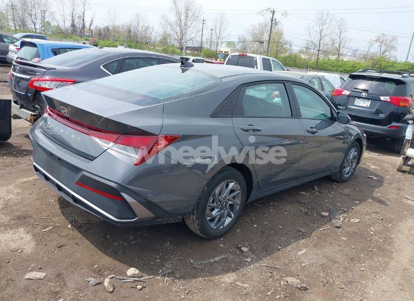 Photo 4 of 2024 Hyundai Elantra SEL (VIN KMHLM4DG1RU836627)