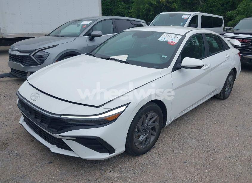 Photo 2 of 2024 Hyundai Elantra SEL (VIN KMHLM4DG2RU648103)