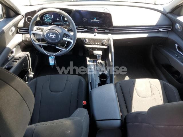 2024 HYUNDAI ELANTRA SEL (VIN KMHLM4DG2RU839682) main photo