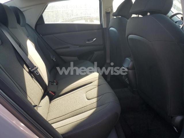 Photo 4 of 2025 HYUNDAI ELANTRA SEL SPORT (VIN KMHLM4DG2SU941943)