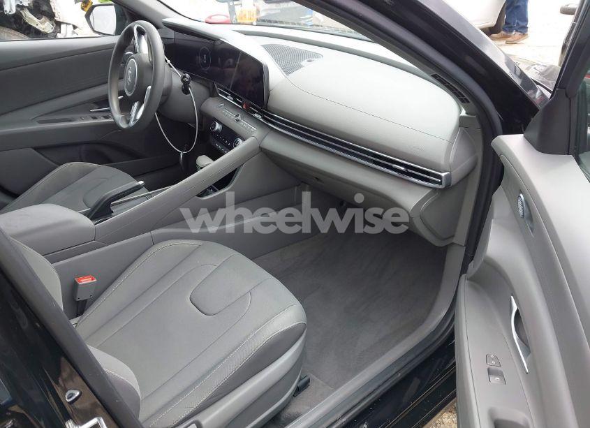 Photo 5 of 2024 Hyundai Elantra SEL (VIN KMHLM4DG3RU657781)