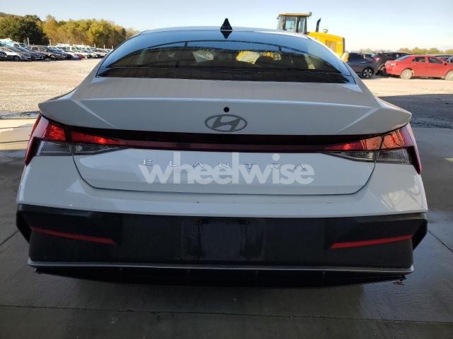 Photo 13 of 2024 HYUNDAI ELANTRA SEL (VIN KMHLM4DG4RU820650)