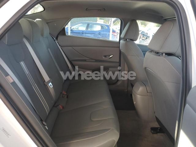 Photo 2 of 2024 HYUNDAI ELANTRA SEL (VIN KMHLM4DG4RU820650)