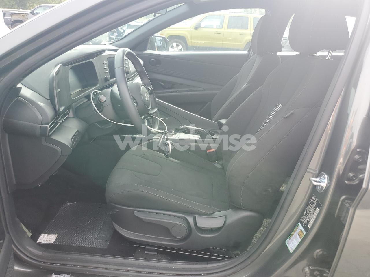 Photo 7 of 2025 HYUNDAI ELANTRA SEL SPORT (VIN KMHLM4DG5SU904563)