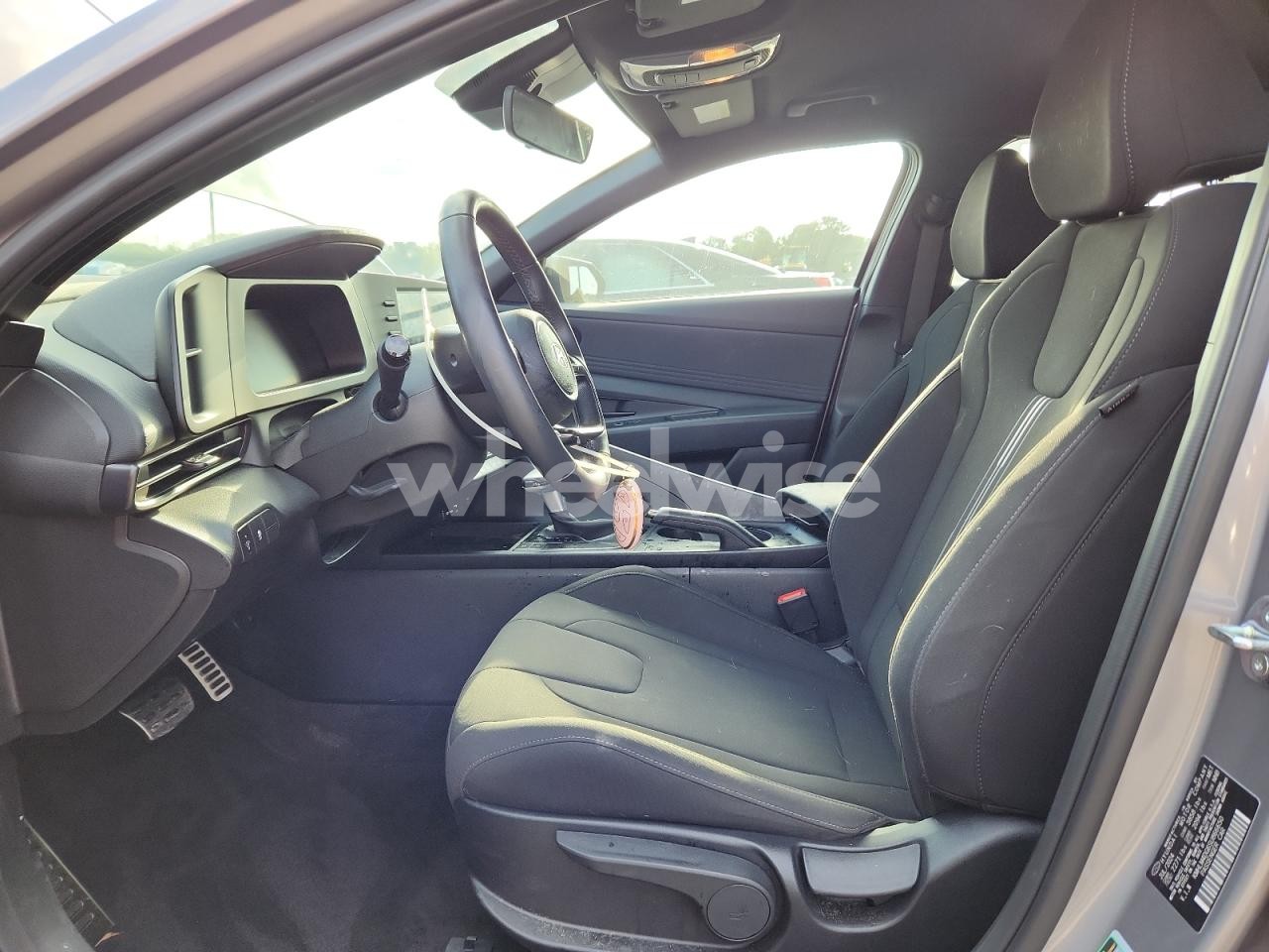 Photo 7 of 2025 HYUNDAI ELANTRA SEL SPORT (VIN KMHLM4DG6SU866650)
