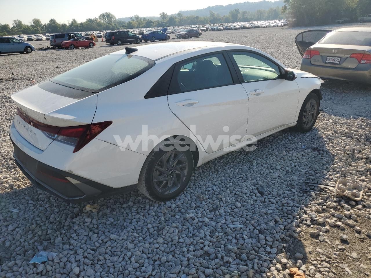 Photo 3 of 2024 HYUNDAI ELANTRA SEL (VIN KMHLM4DG7RU685101)