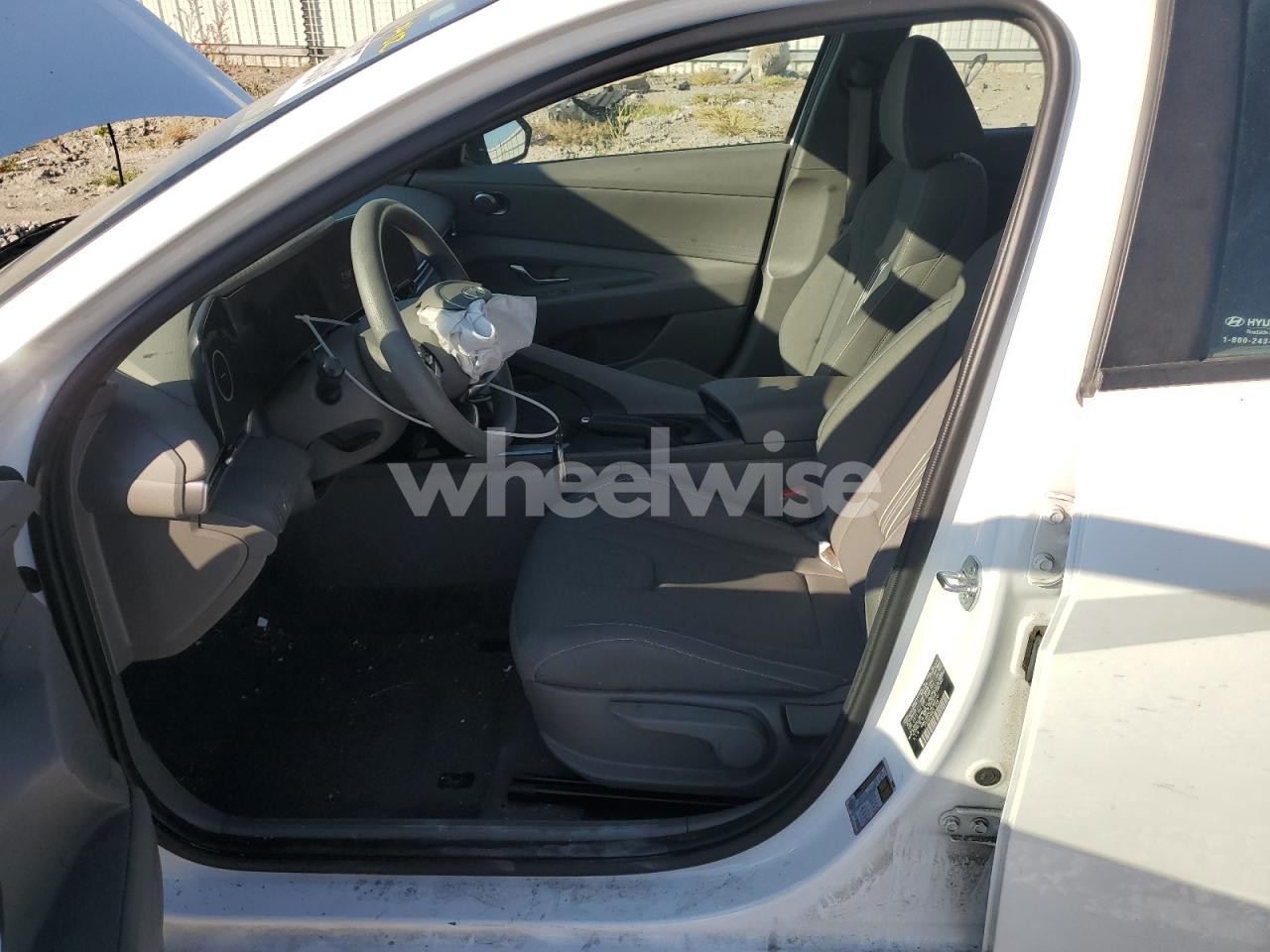 Photo 7 of 2024 HYUNDAI ELANTRA SEL (VIN KMHLM4DG7RU685101)