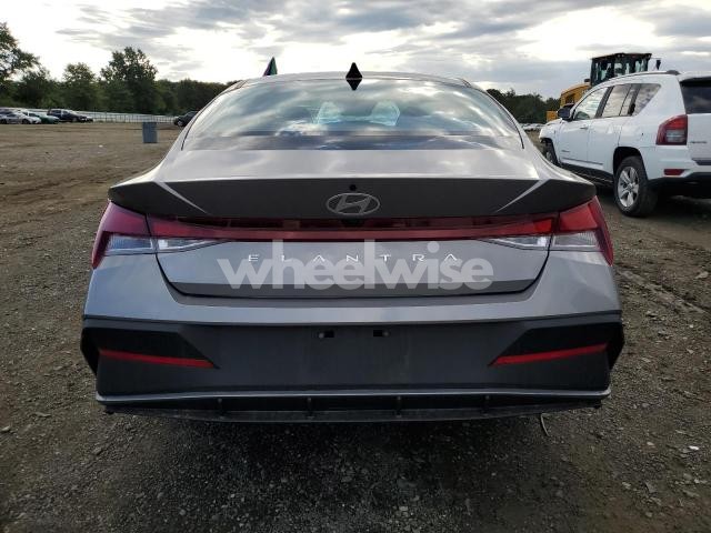 Photo 2 of 2024 HYUNDAI ELANTRA SEL (VIN KMHLM4DG7RU811845)