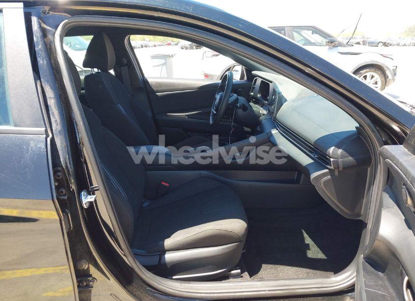 Photo 5 of 2025 Hyundai Elantra SEL SPORT (VIN KMHLM4DG7SU917864)