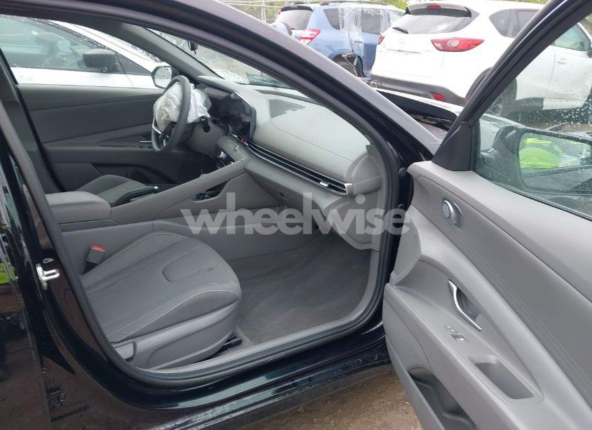 Photo 5 of 2024 Hyundai Elantra SEL (VIN KMHLM4DG8RU690033)