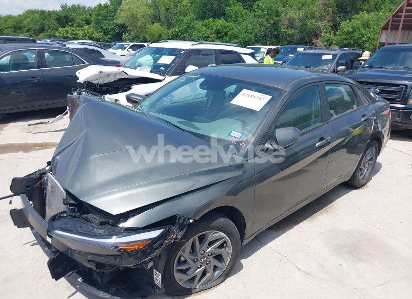 Photo 2 of 2024 Hyundai Elantra SEL (VIN KMHLM4DG8RU810526)