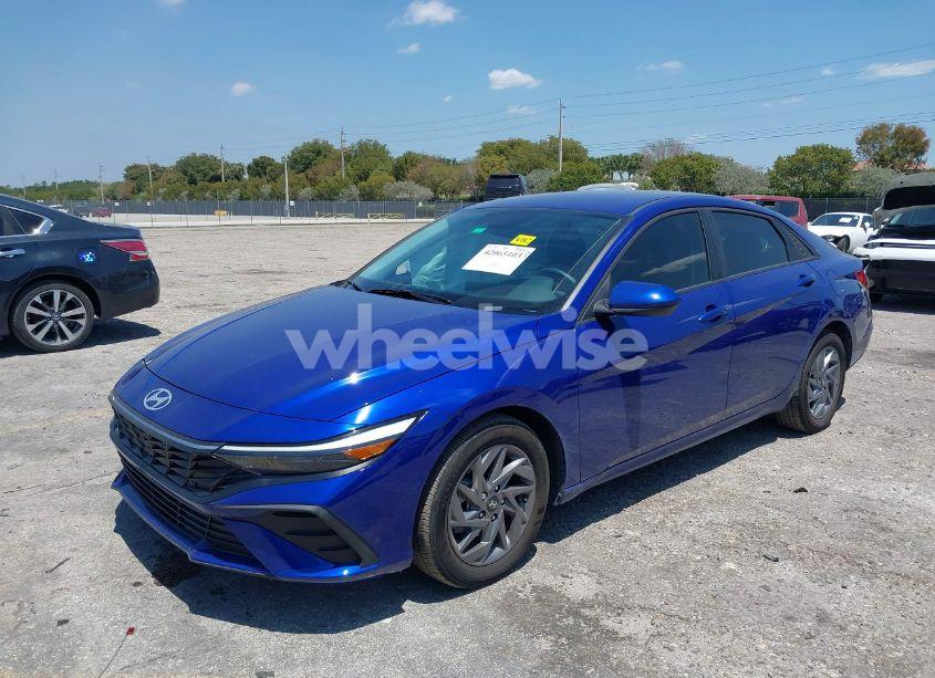 Photo 2 of 2024 Hyundai Elantra SEL (VIN KMHLM4DG9RU707017)