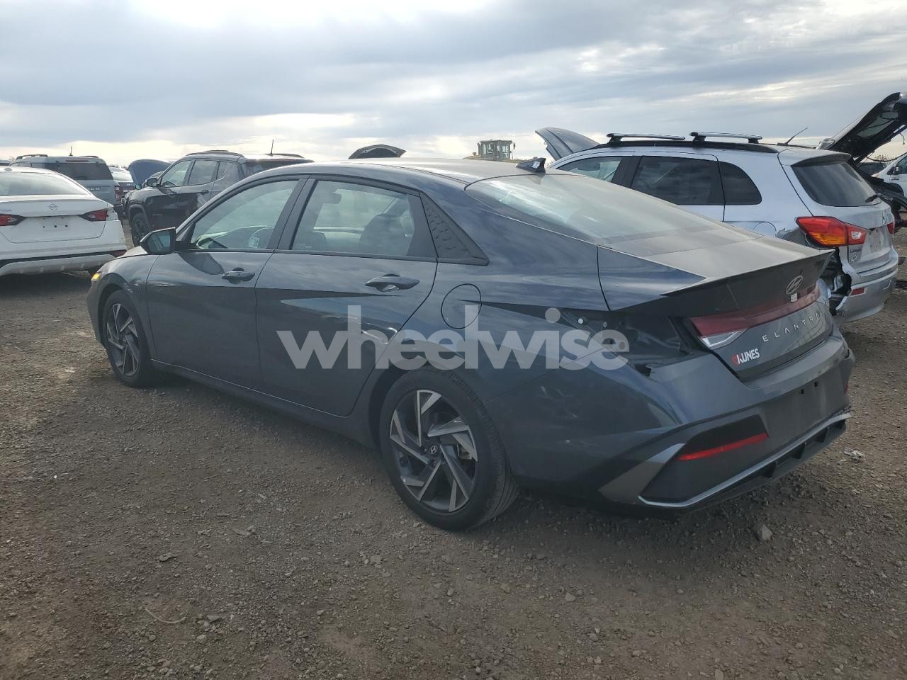 Photo 2 of 2025 HYUNDAI ELANTRA SEL SPORT (VIN KMHLM4DG9SU915758)