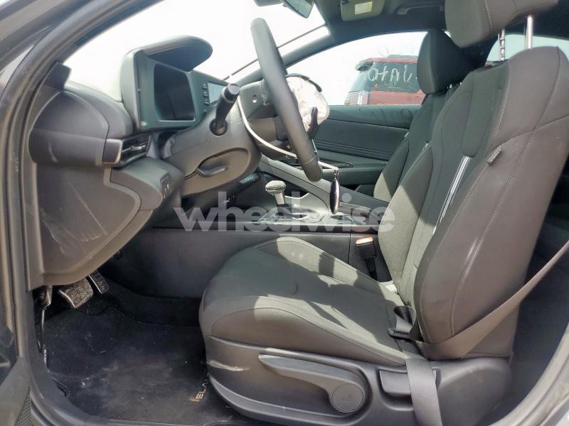 Photo 2 of 2025 HYUNDAI ELANTRA SEL SPORT (VIN KMHLM4DGXSU978111)