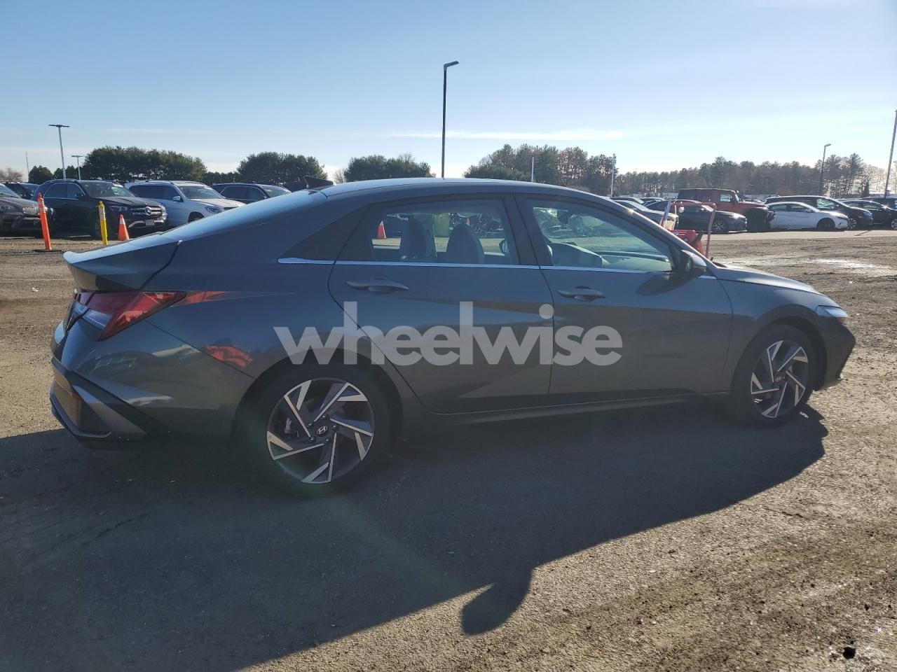 Photo 3 of 2025 HYUNDAI ELANTRA LIMITED (VIN KMHLN4DJ5SU121879)