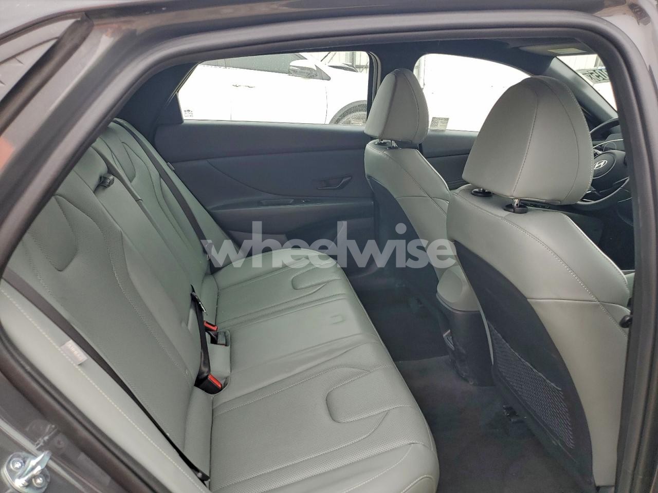 Photo 10 of 2025 HYUNDAI ELANTRA LIMITED (VIN KMHLN4DJ7SU145990)