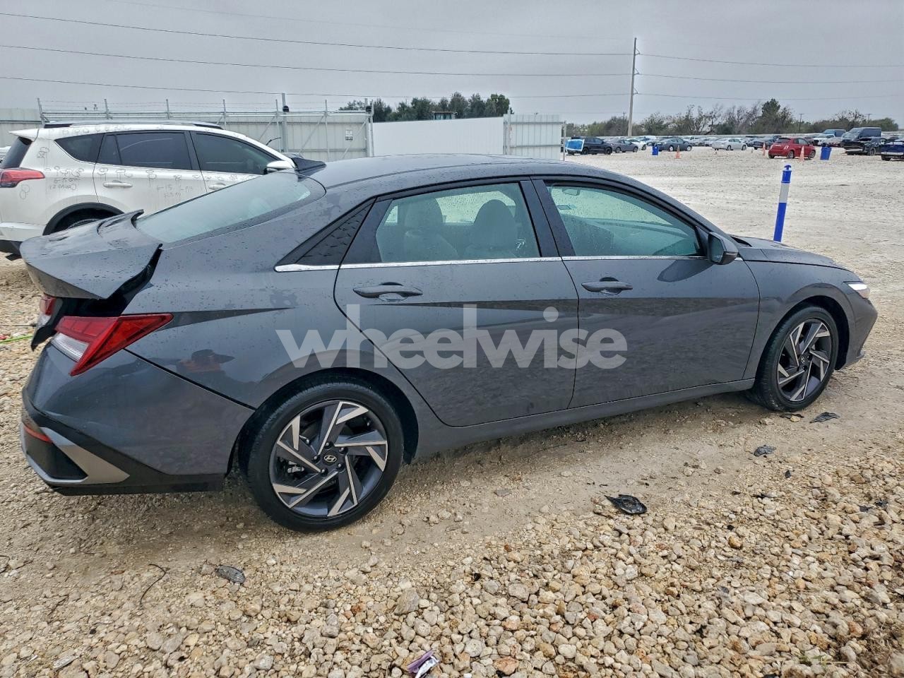 Photo 3 of 2025 HYUNDAI ELANTRA LIMITED (VIN KMHLN4DJ7SU145990)