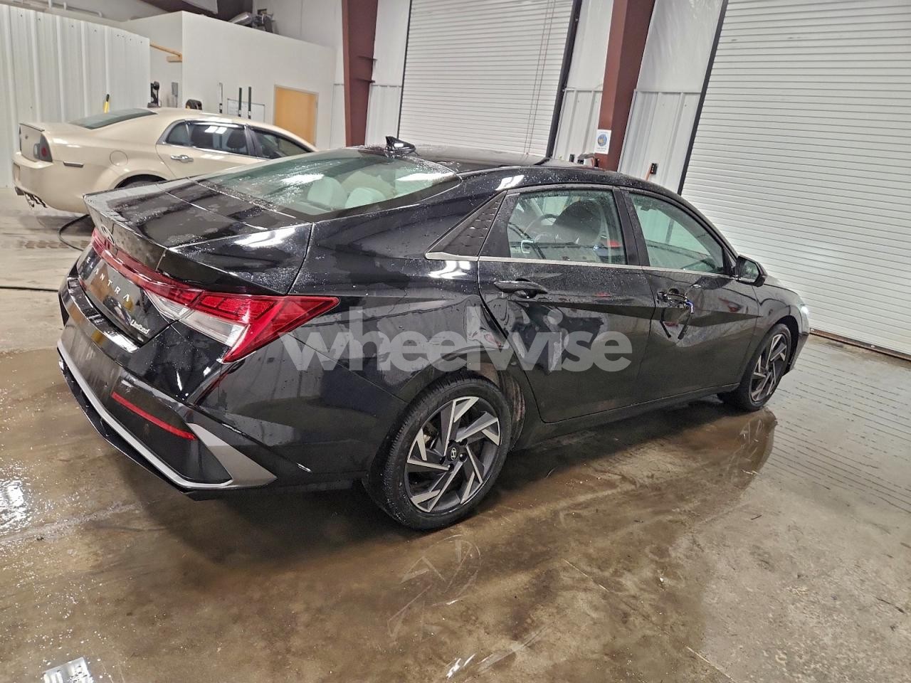 Photo 3 of 2024 HYUNDAI ELANTRA LIMITED (VIN KMHLP4DG3RU800011)